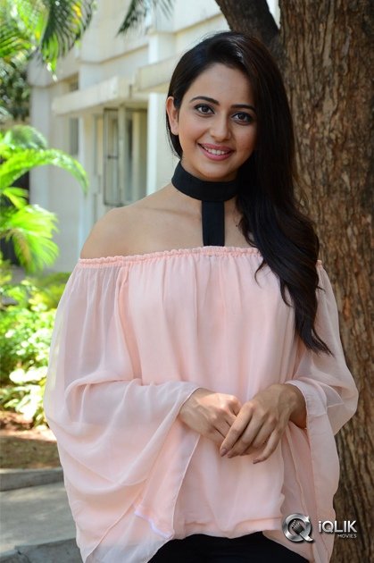 Rakul-Preet-At-Jaya-Janaki-Nayaka-Movie-Success-Meet